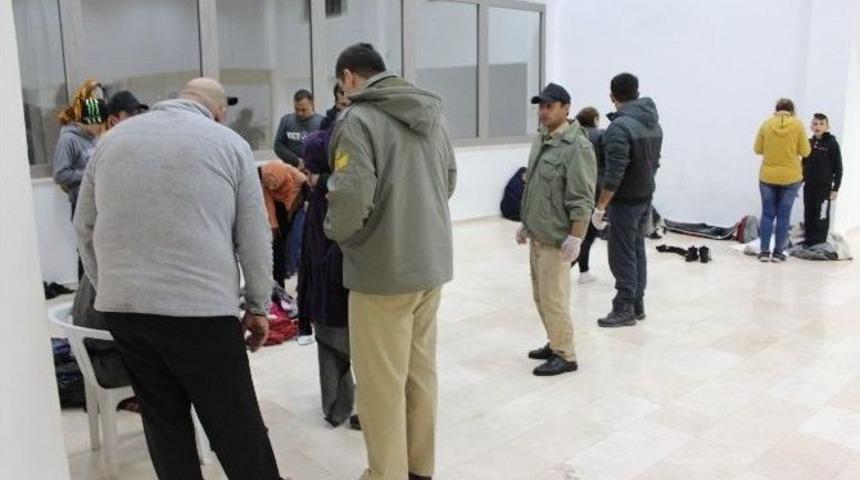 Didim&rsquo;de M&uuml;ltecileri Taşıyan Tekne Alabora Oldu