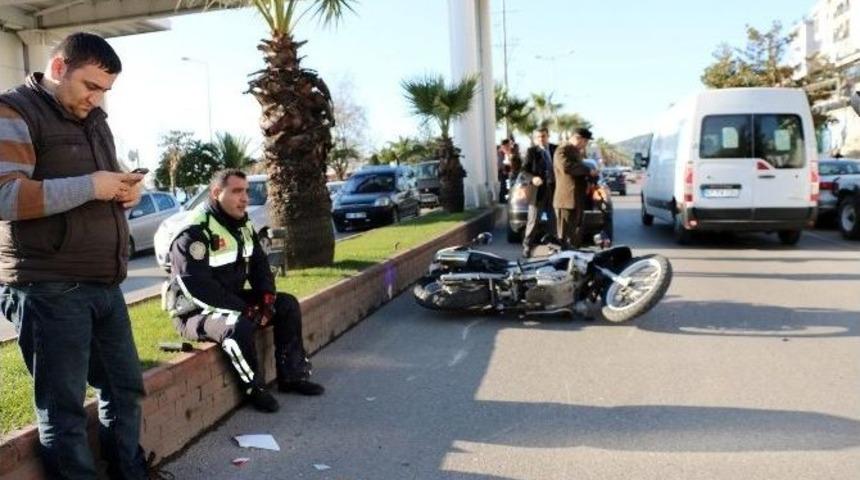Motosikletli Polise Otomobil &Ccedil;arptı