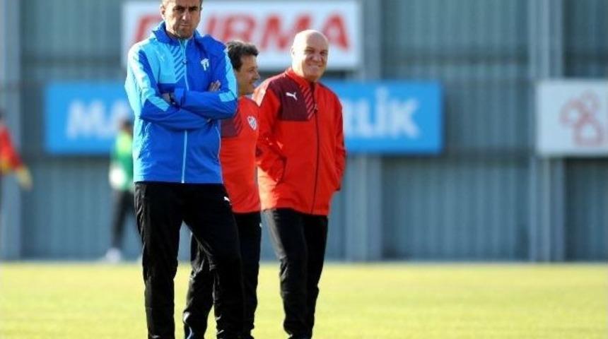 Hamzaoğlu, &Uuml;&ccedil; İsme Neşter Vurdu