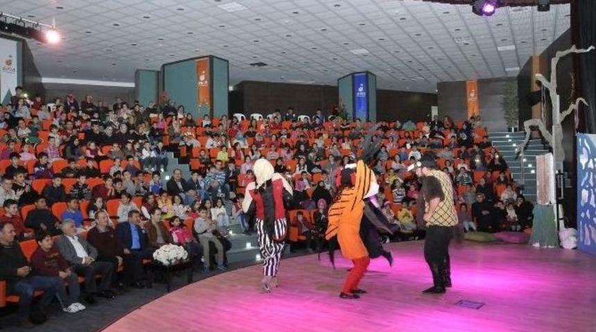 Darıca K&uuml;lt&uuml;r Merkezi Perdelerini A&ccedil;tı