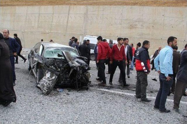 Başkale’de Trafik Kazası: 20 Yaralı