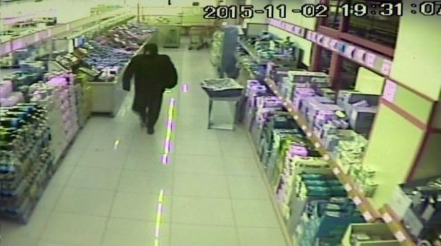 Silahlı Soyguncu &Uuml;&ccedil;&uuml;nc&uuml; İşinde Yakalandı