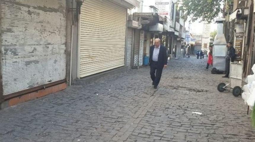 Sur&rsquo;daki Olaylar Esnafı Vuruyor