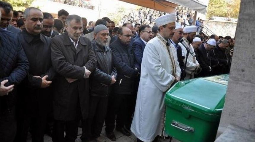 Tbmm Başkanı İsmet Yılmaz Sivas&rsquo;ta Cenaze T&ouml;renine Katıldı