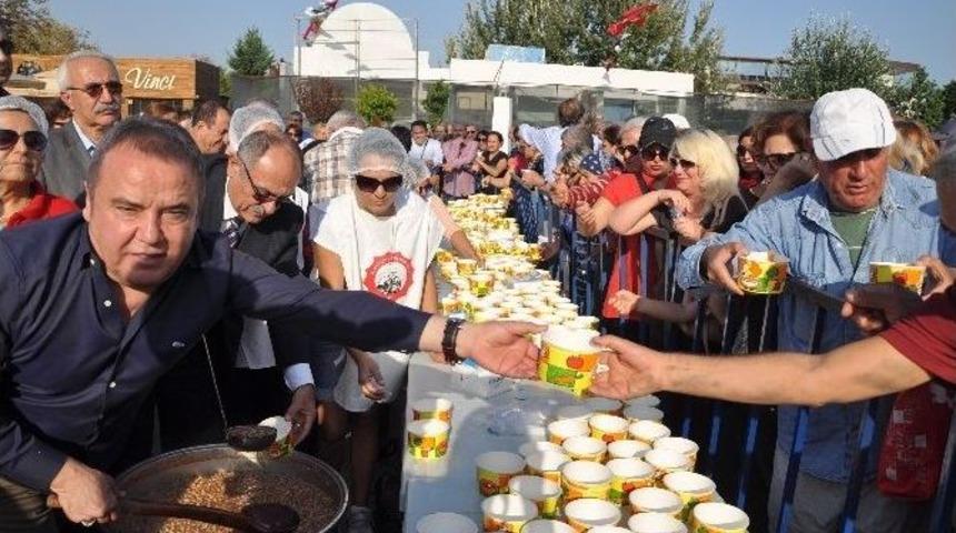 6. Geleneksel Konyaaltı Aşure G&uuml;n&uuml; Ger&ccedil;ekleştirildi