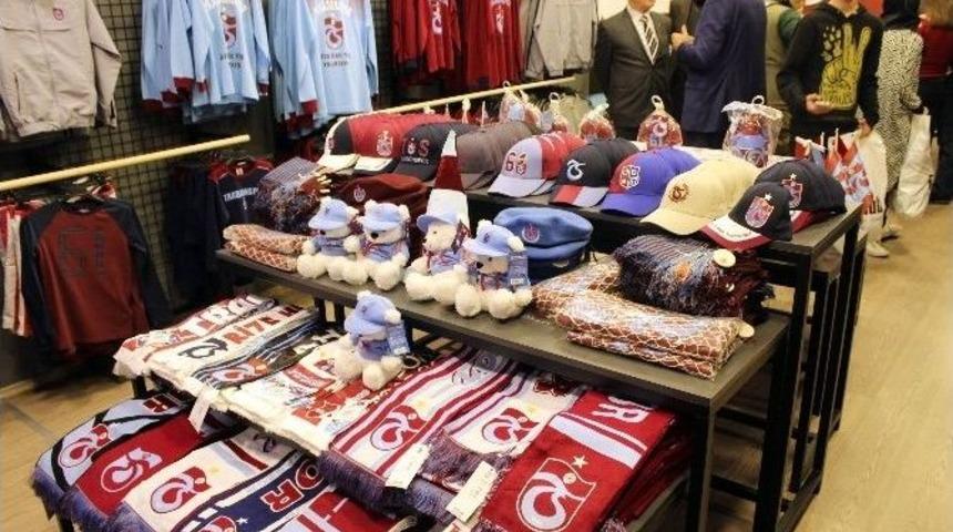 Okay Yokuşlu Sakarya&rsquo;da Ts Club&rsquo;ın A&ccedil;ılışına Katıldı