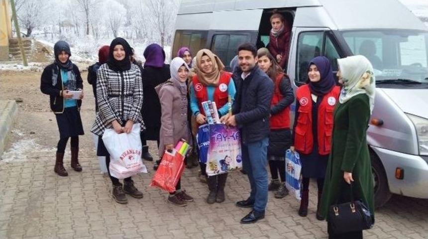 Muş&rsquo;ta &lsquo;iyilik Ağacı&rsquo; Projesiyle K&ouml;y Okuluna Yardım