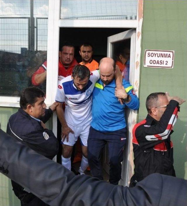 Maç Sonu Çıkan Kavgada Bir Futbolcu Ve Polis Memuru Yaralandı