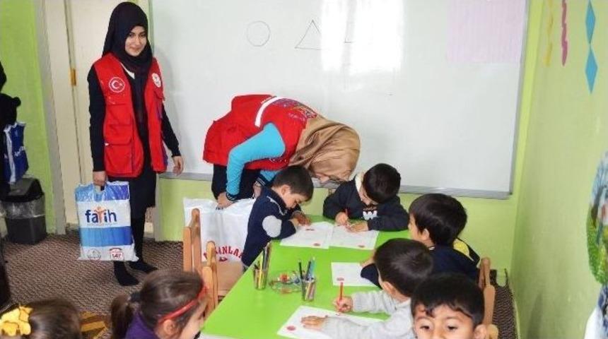 Muş&rsquo;ta &lsquo;iyilik Ağacı&rsquo; Projesiyle K&ouml;y Okuluna Yardım