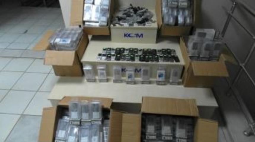 Uşak&rsquo;ta Ka&ccedil;ak Cep Telefonu Operasyonu