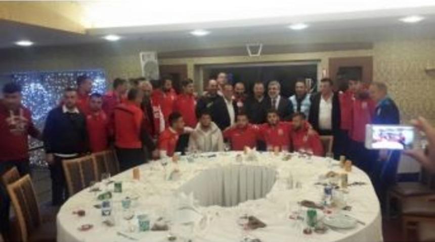 Taner Yıldız&rsquo;dan Balkes&rsquo;e Yemek