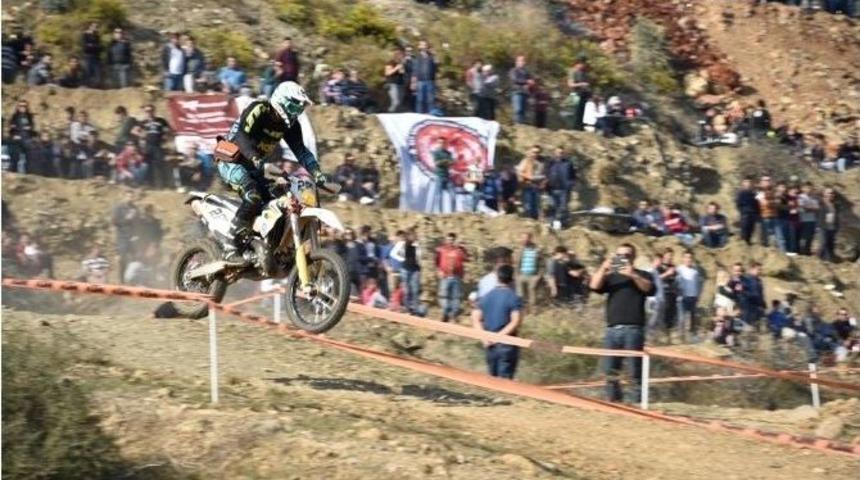 Endurocuların Kıyasıya M&uuml;cadelesi &Ouml;d&uuml;l T&ouml;reniyle Sona Erdi