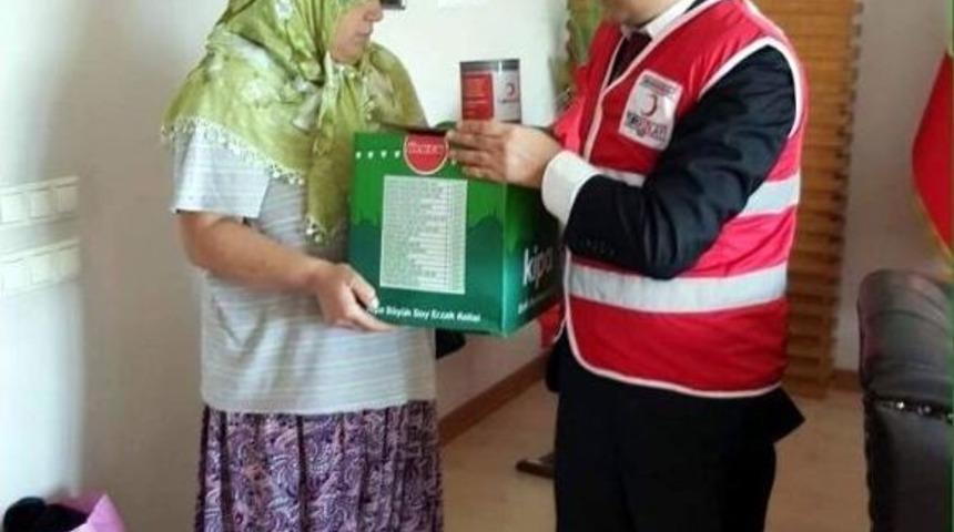 Aydın Kızılay İhtiya&ccedil; Sahibi Kadına Yardım Elini Uzattı