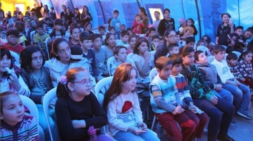 Buca&rsquo;da &Ccedil;adır Tiyatrosu G&uuml;nleri Başladı