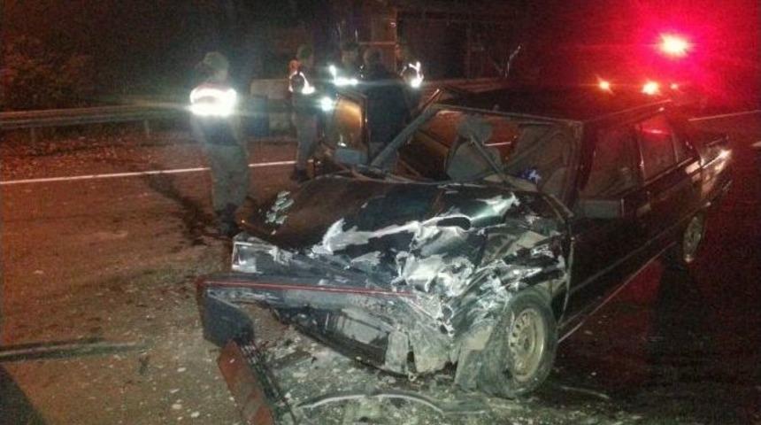 Minib&uuml;s İle Otomobil &Ccedil;arpıştı: 6 Yaralı