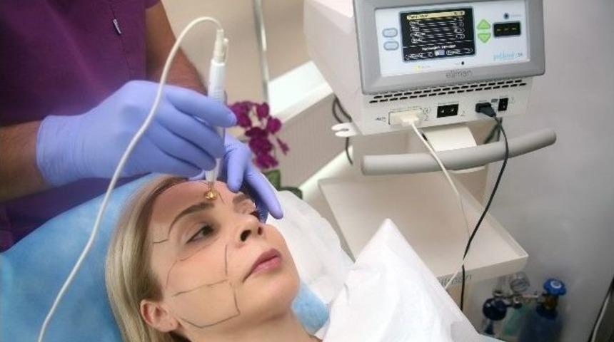 30 Dakikada G&ouml;z Kapağı Dahil Cilt Gen&ccedil;leştirme