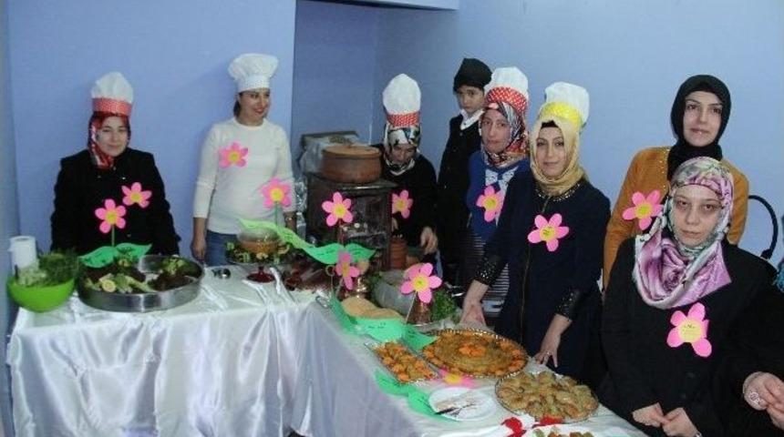&Ouml;ğrenci Velileri Y&ouml;resel Lezzetler İ&ccedil;in Yarıştı