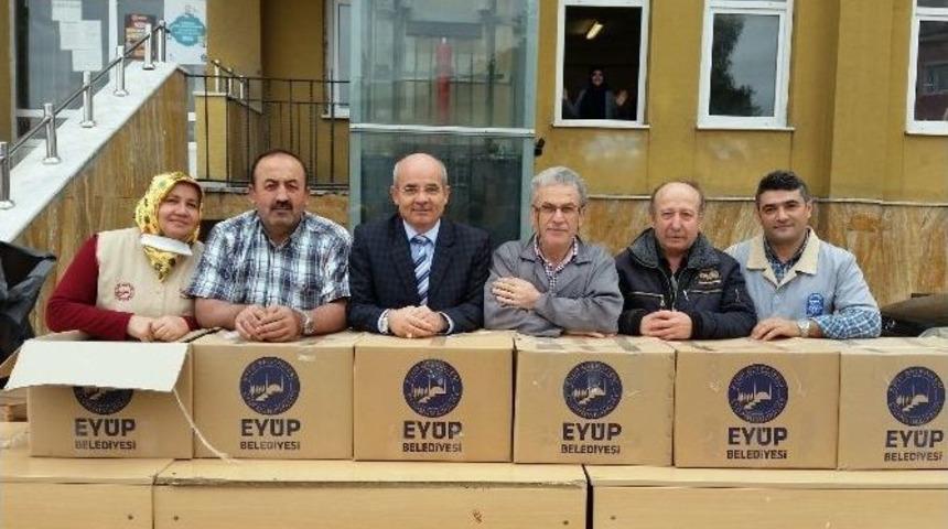 Ey&uuml;p Belediyesi&rsquo;nden Lise &Ouml;ğrencilerine Aşure İkramı