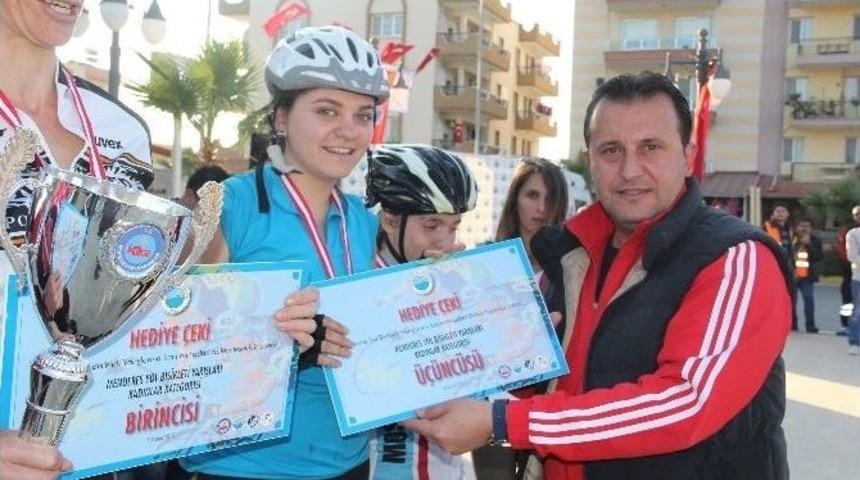 Menderes&rsquo;te Yol Bisiklet Yarışları Sona Erdi