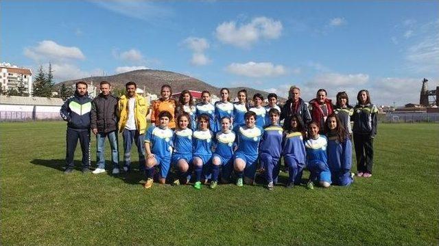 Bozüyük Bayan Futbol Takımı İlk Karşılaşmasında Farklı Kaybetti