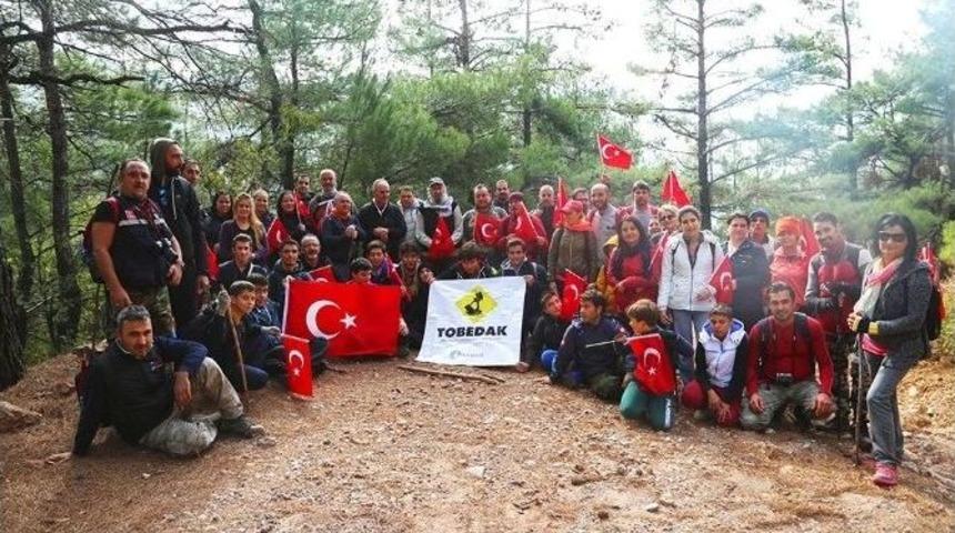 Bin 400 Rakımlı Zirveye Atat&uuml;rk Motifli T&uuml;rk Bayrağı