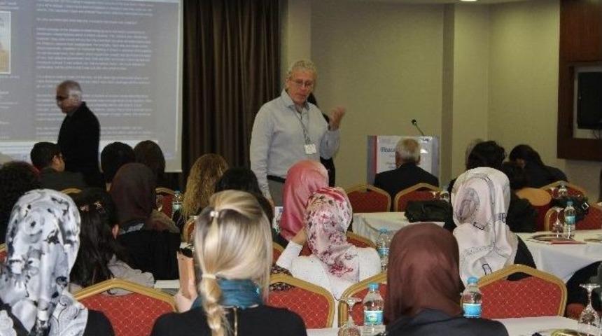 Barış Gazeteciliği Etkinliği Ve Suriyeli M&uuml;lteciler Raporlanması Semineri Yapıldı