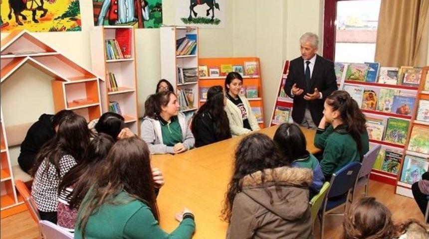 K&uuml;t&uuml;phaneler &Ouml;ğrencilere G&ouml;z Kırpıyor