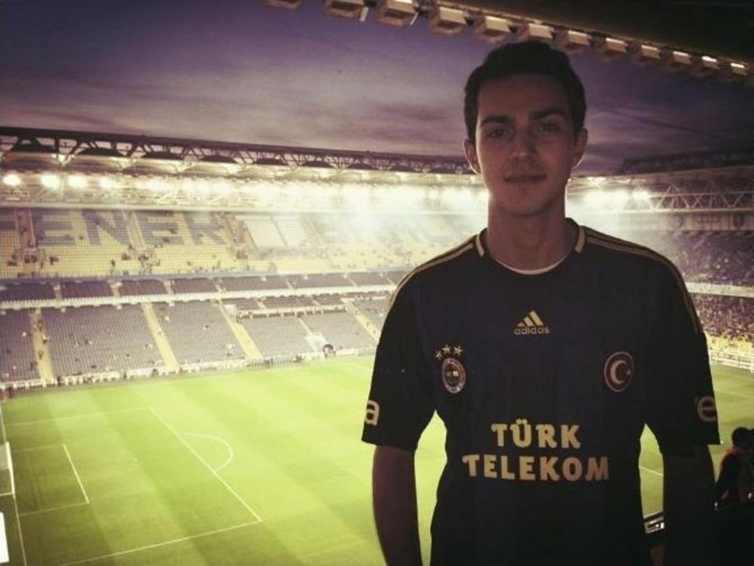 Romanya&rsquo;da Yangında &Ouml;len &Uuml;niversiteli Son Yolculuğuna Uğurlandı