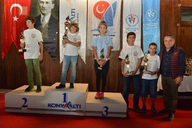 Başkan Böcek’ten Sporculara “ata’yı Anma” Kupası