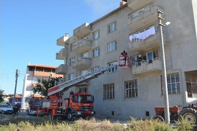 Apartman Katında Çıkan Yangın Korkuttu