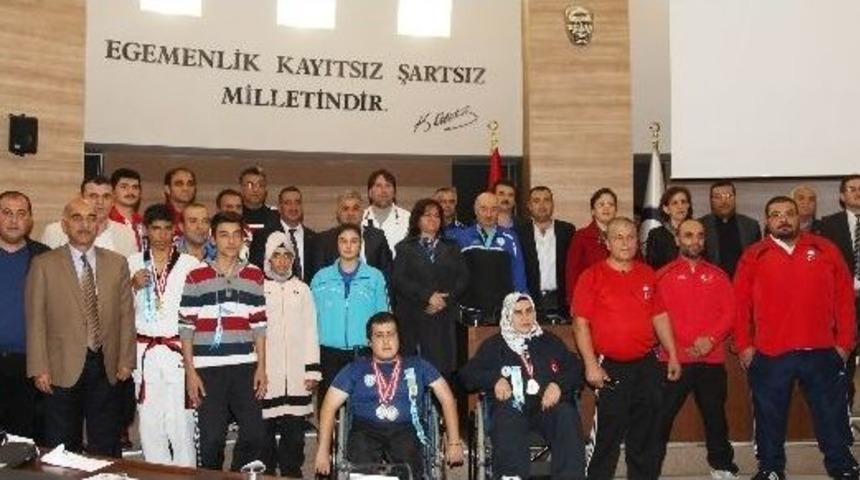 Şahinbey Meclisi Sporcuları &Ouml;d&uuml;llendirdi