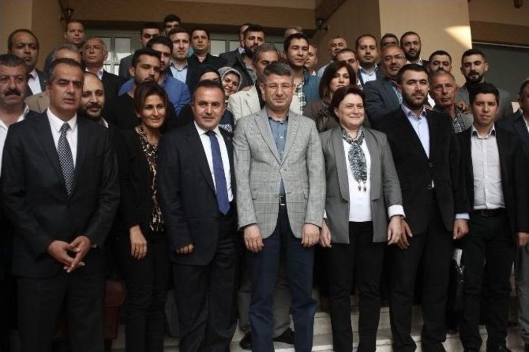 Adana&rsquo;da Ak Partili Vekiller Mazbatasını Aldı