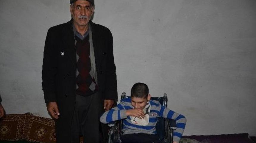 Erciş Belediyesinden Engellilere Vatandaşlara Malzeme Desteği