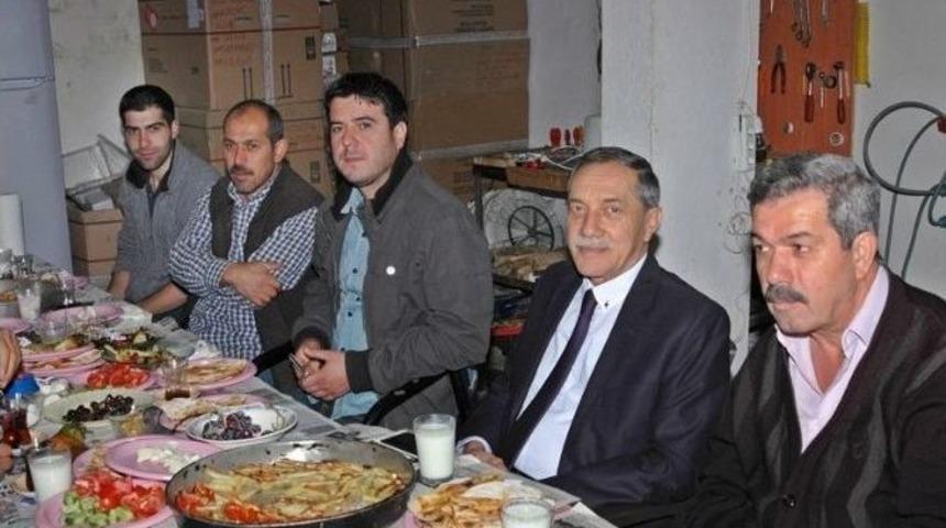 Başkan &Ouml;zdemir, Esnaflarla Kahvaltıda Bir Araya Geldi