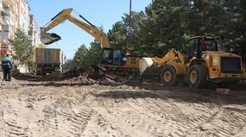 &Ccedil;olakbayrakdar, "akşemsettin Caddesi&rsquo;ni Yeniliyoruz"
