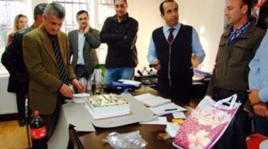 Burhaniyeli Müdüre Çalışanlar Sürpriz Yaptı