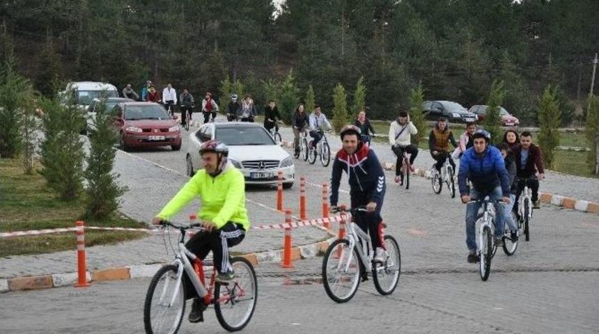 &Uuml;niversite &Ouml;ğrencileri Sağlık İ&ccedil;in Pedal &Ccedil;evirecek