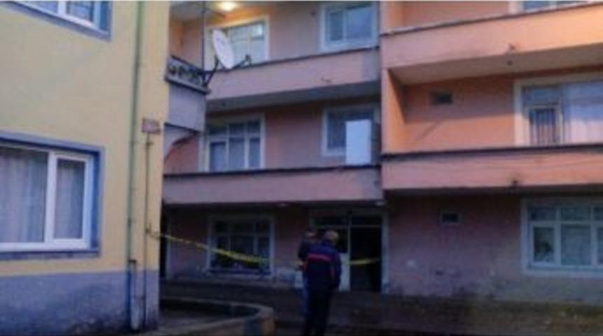 Balkondan D&uuml;şen Şahıs &Ouml;ld&uuml;