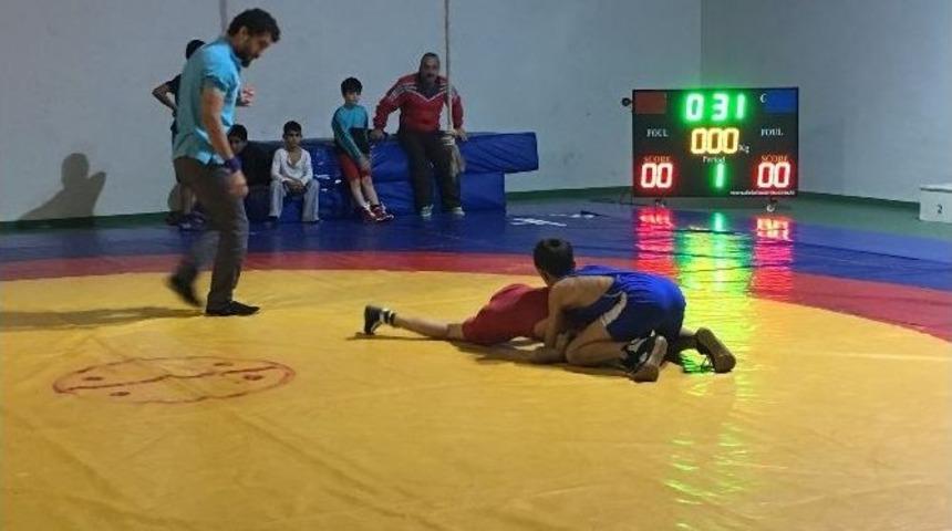 45 Minik G&uuml;reş&ccedil;i Kıyasıya G&uuml;reşti