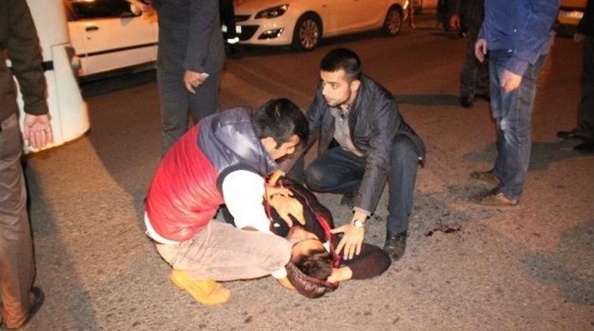 Otob&uuml;s&uuml;n &Ccedil;arptığı Gen&ccedil; &ldquo;ne Vurdu Bana?&rdquo; Diye Sordu