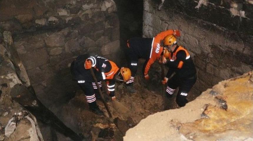 Niğde&rsquo;de Boş Evin Damı &Ccedil;&ouml;kt&uuml;
