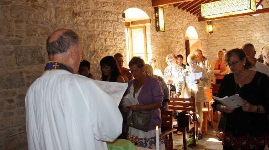 Başkan Atabay, Tarihi Şapelde Yabancı Vatandaşlarla Bir Araya Geldi.