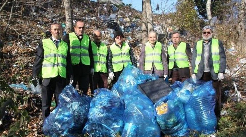 Cami Cemaati Bir Kamyon &Ccedil;&ouml;p Topladı