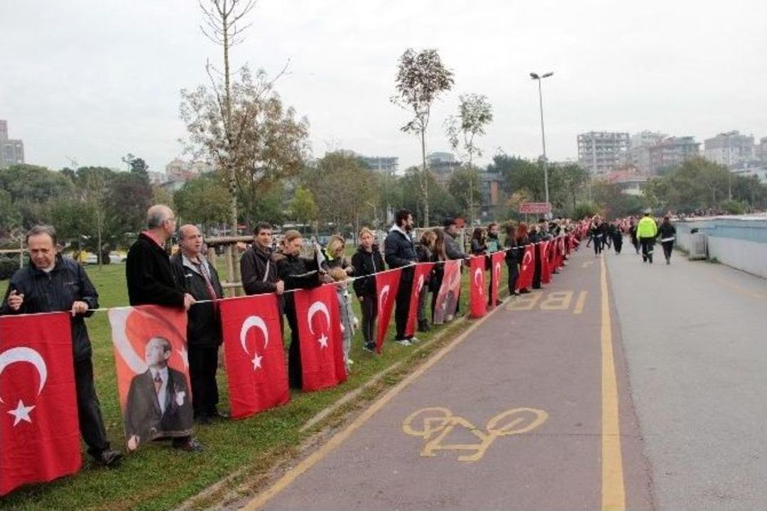 Kadık&ouml;y&rsquo;de Ata&rsquo;ya Saygı Zinciri