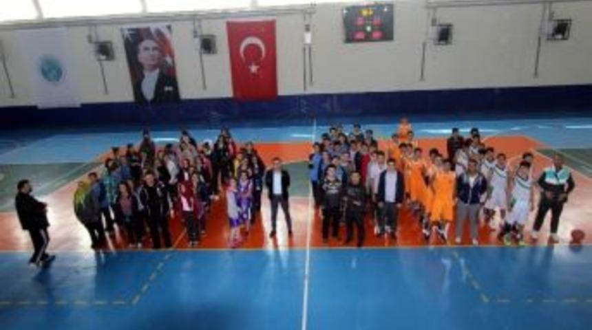 Basketbol İl Teşvik Turnuvasında Dereceye Giren Takımlara &Ouml;d&uuml;lleri Verildi