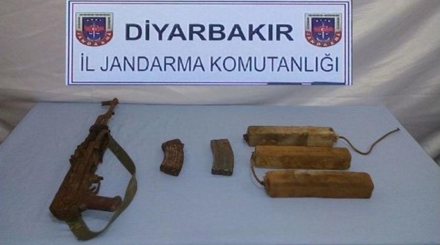Dicle Kırsalında Ter&ouml;ristlere Ait Silah Ve M&uuml;himmat Bulundu