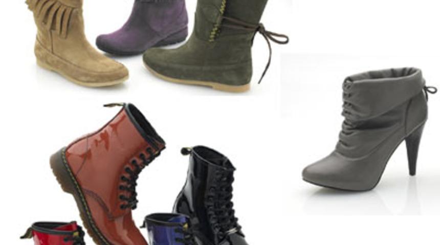 Kadınların Ayakları Renklendi