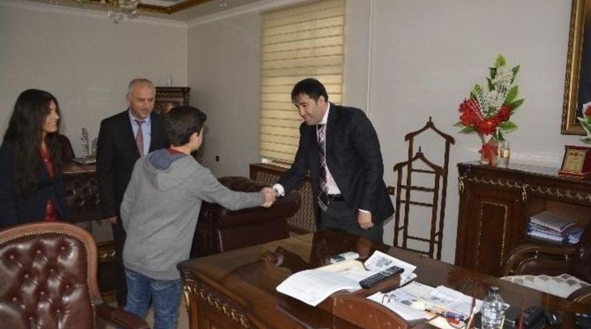 Kaymakam Citer&rsquo;den Viranşehir&rsquo;in Dahi &Ccedil;ocuğuna Hediye&rlm;