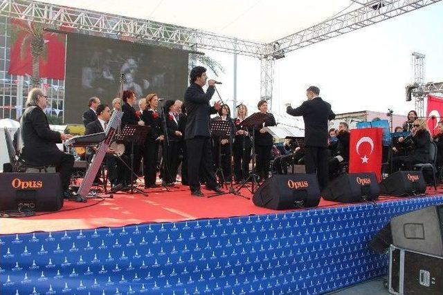 İzmir’de Atatürk’e Saygı Yürüyüşü