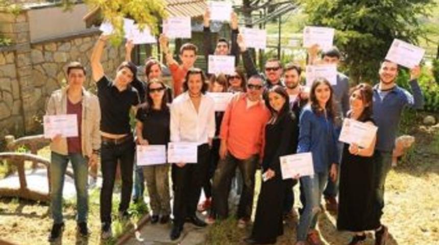 Oyunculuk Eğitimi İ&ccedil;in Usta Oyuncular Bir Arada